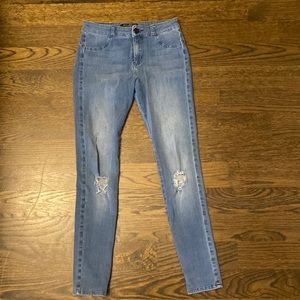Fit Jeans Light Blue wash with Ripped knees size L